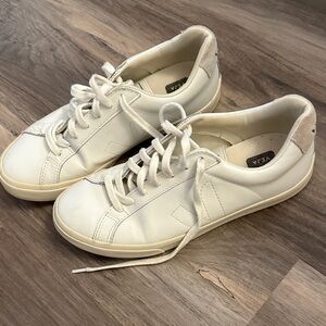 Veja Women's Cream Sneakers